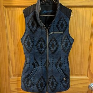 Geometric Patterned Vest in Black and Blue
